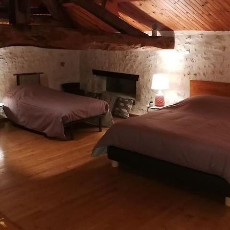 Maison Charentaise A La Campagne Becheresse Экстерьер фото