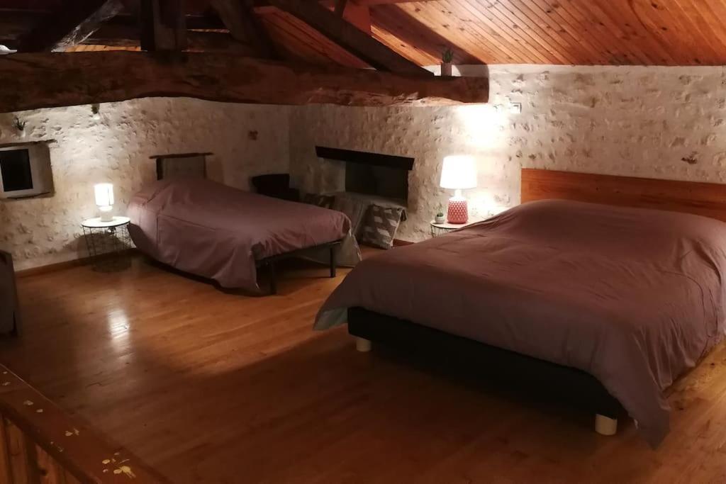 Maison Charentaise A La Campagne Becheresse Экстерьер фото