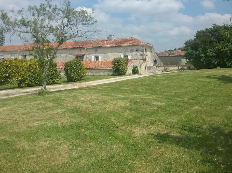 Maison Charentaise A La Campagne Becheresse Экстерьер фото