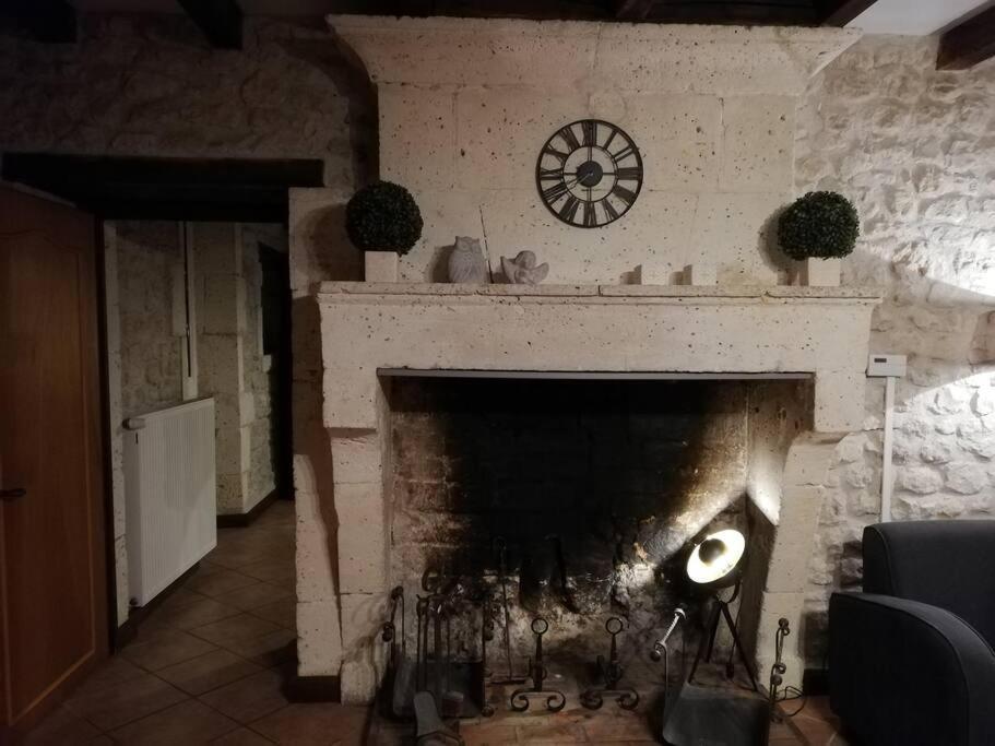 Maison Charentaise A La Campagne Becheresse Экстерьер фото