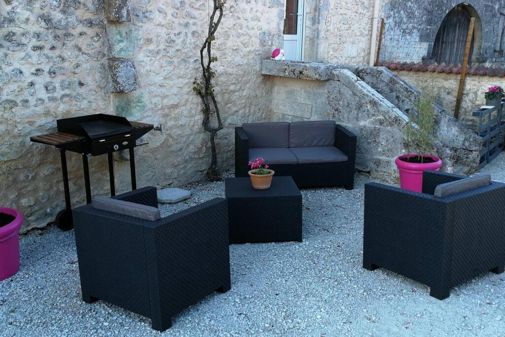 Maison Charentaise A La Campagne Becheresse Экстерьер фото