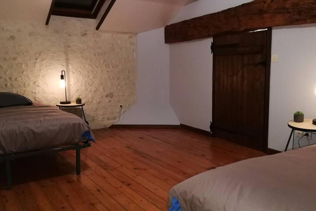 Maison Charentaise A La Campagne Becheresse Экстерьер фото